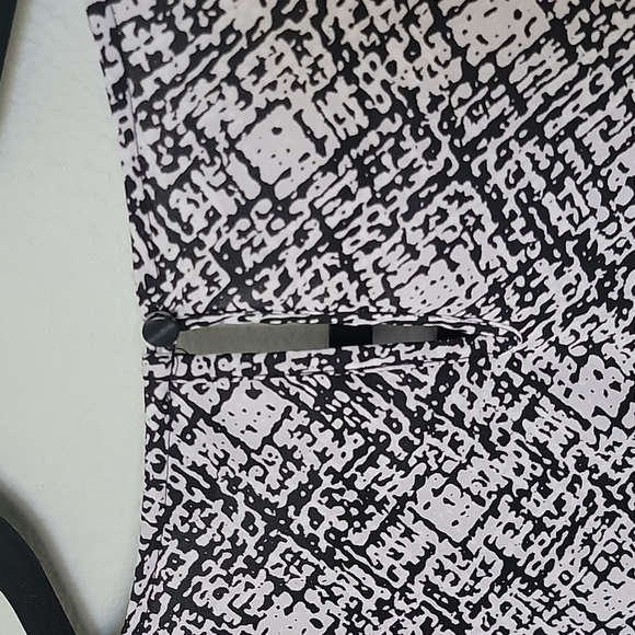 Worthington Abstract Office 2X Two Tone Short Sleeve Blouse - Picture 8 of 9